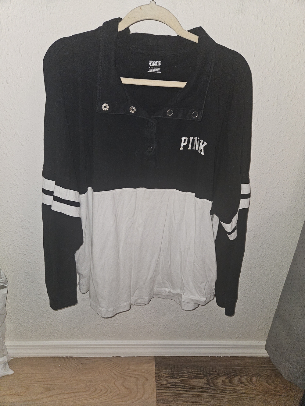 PINK Victoria's Secret Black and White Colorblock Long Sleeve Shirt